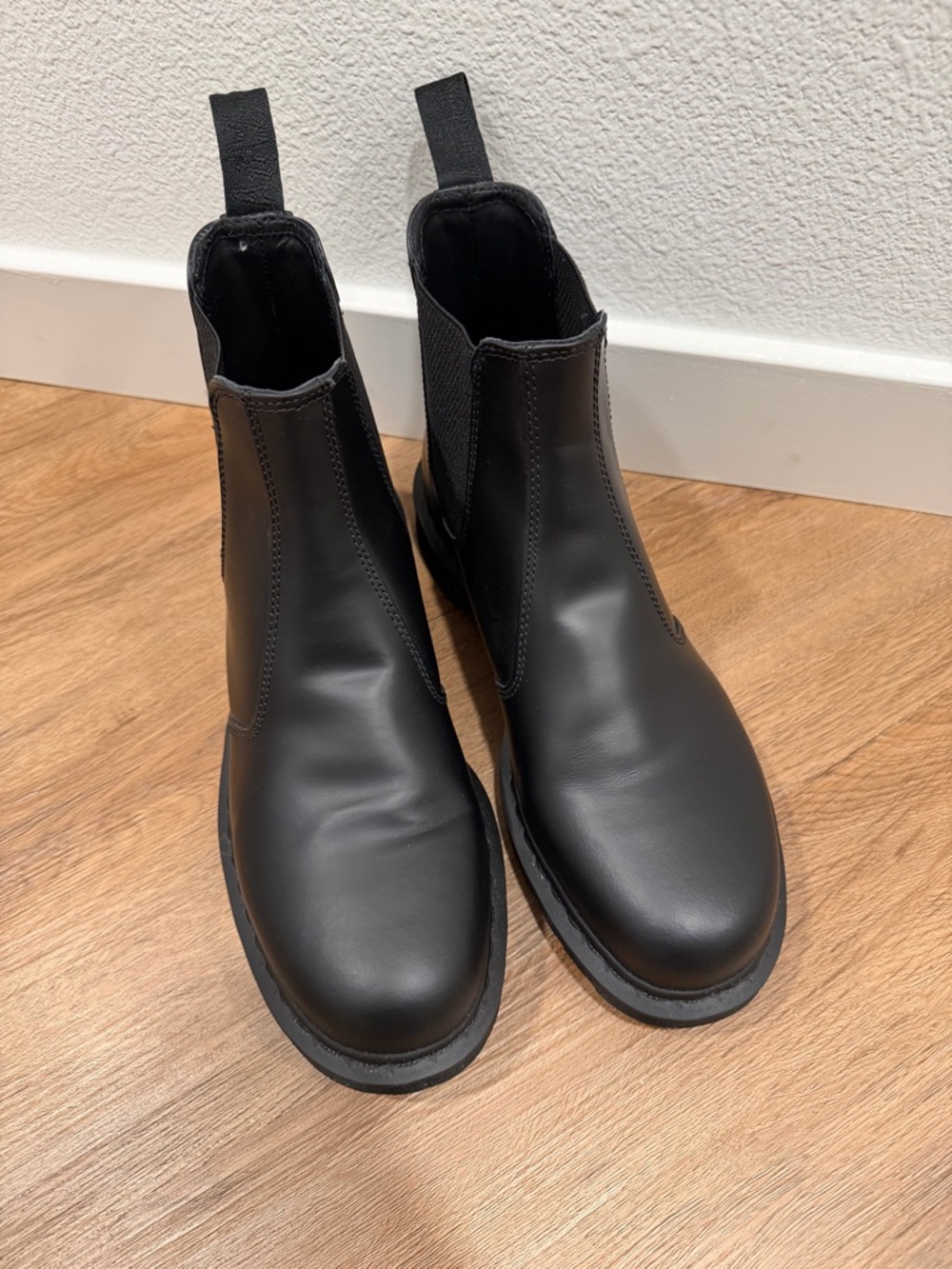 Dr Martens Men's Black Chelsea Boots - Classic Slip-On Dress Boot